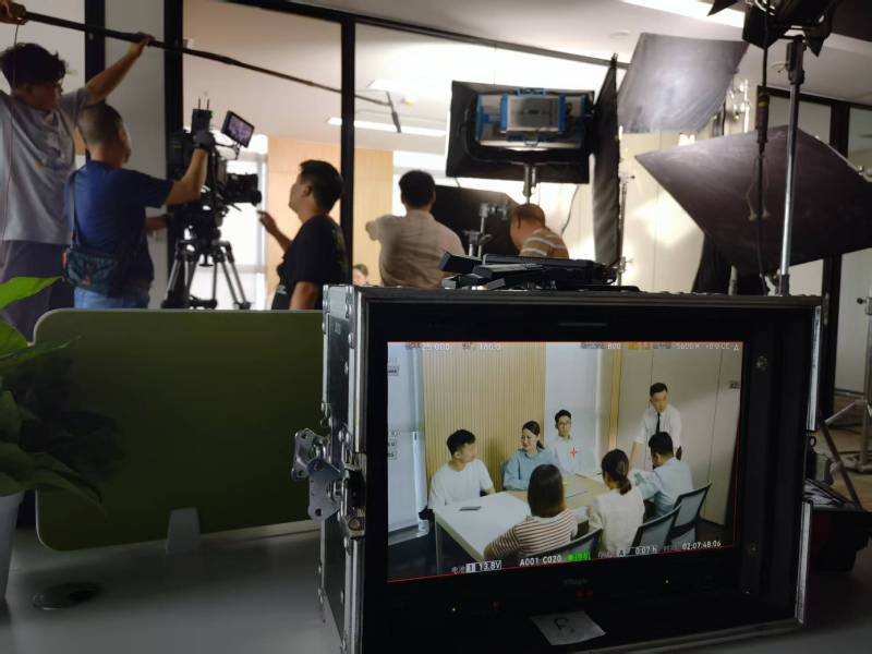 开封TVC拍摄公司：科技产品视觉化大师，诠释未来感与功能美学